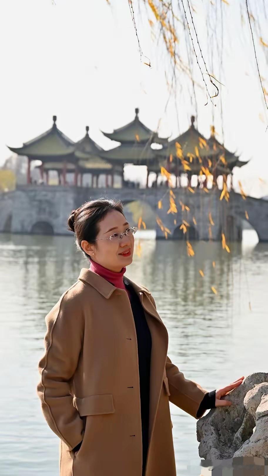 鸟要求偶
要去展示高亢的唱歌能力
牛马狮子老虎
就是靠打架来享有交配权
大哥你呢