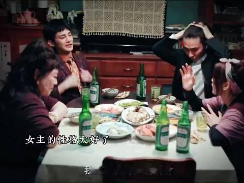 2018年，说唱歌手VaVa发了一条微博，质疑杨超越只有脸蛋，没有实力也能出道。那条微博3万转发，1