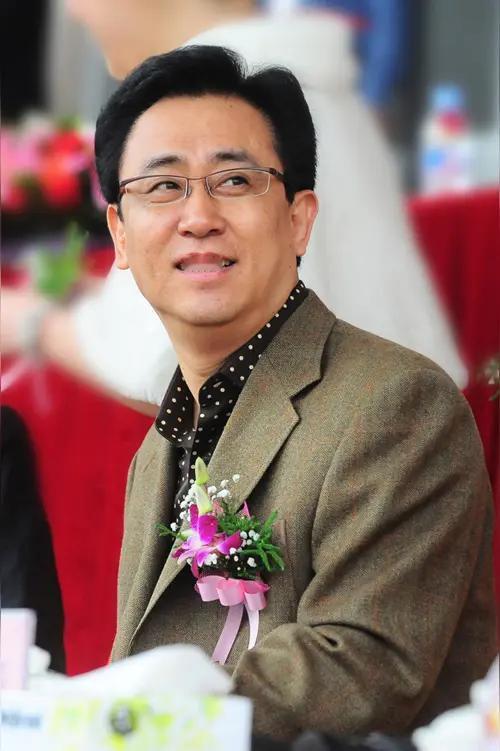 多年前，就有人预言过许家印有“丰屋之祸”！

从“中国首富”到“中国首负”的许家