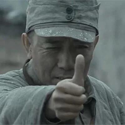 李云龙当年的意气风发正中眉心 被电影里一个细节戳中：老林虽然身体不好了，但眼神里