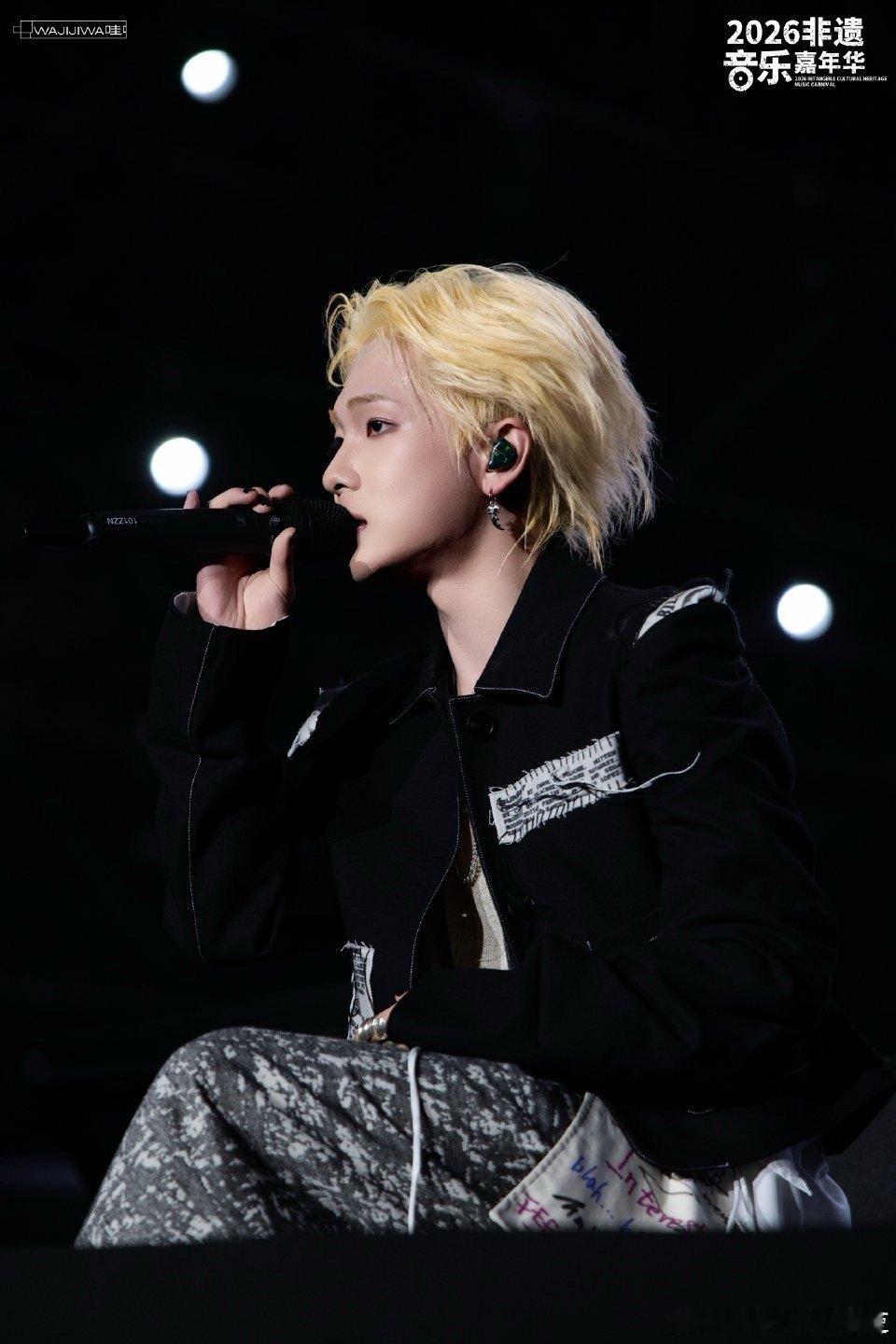 周震南唱古风OST反差感 有一美人兮，见之不忘。周震南用全新演绎的《凤求凰》把大