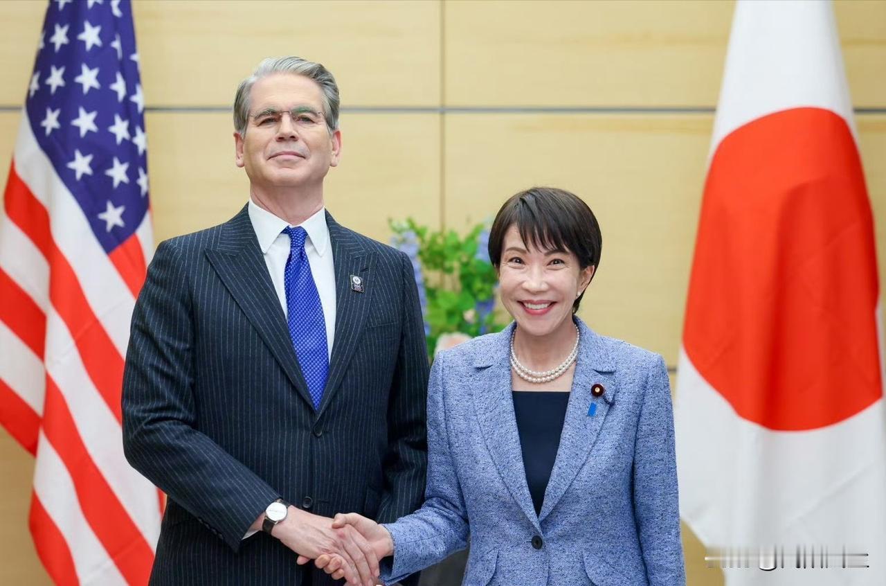 美国财长贝森特在东京与日本首相高市早苗会面！
