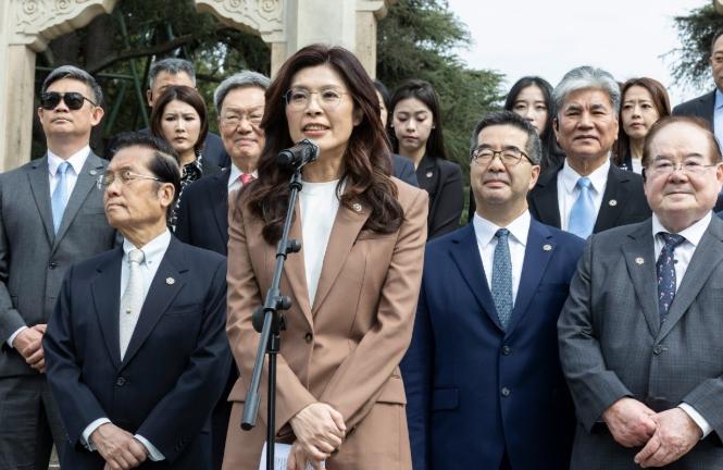 访问大陆第3天，郑丽文行程顺利已有4个收获，岛内风向和氛围全都变了！

4月9号