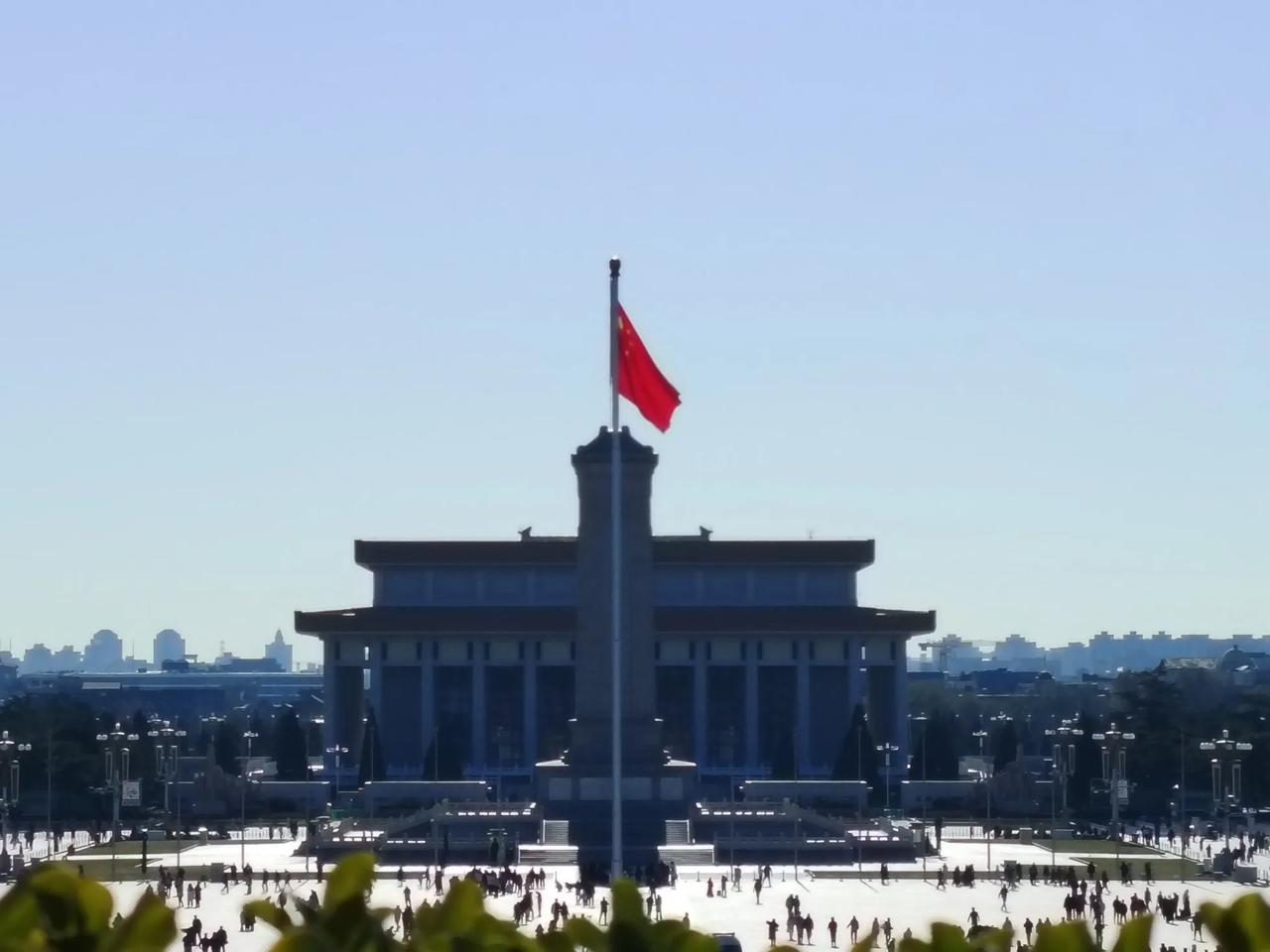 天安门广场这块参观，绕的路太多，安检比较麻烦，参观时间不大，安检时间比较长。
如
