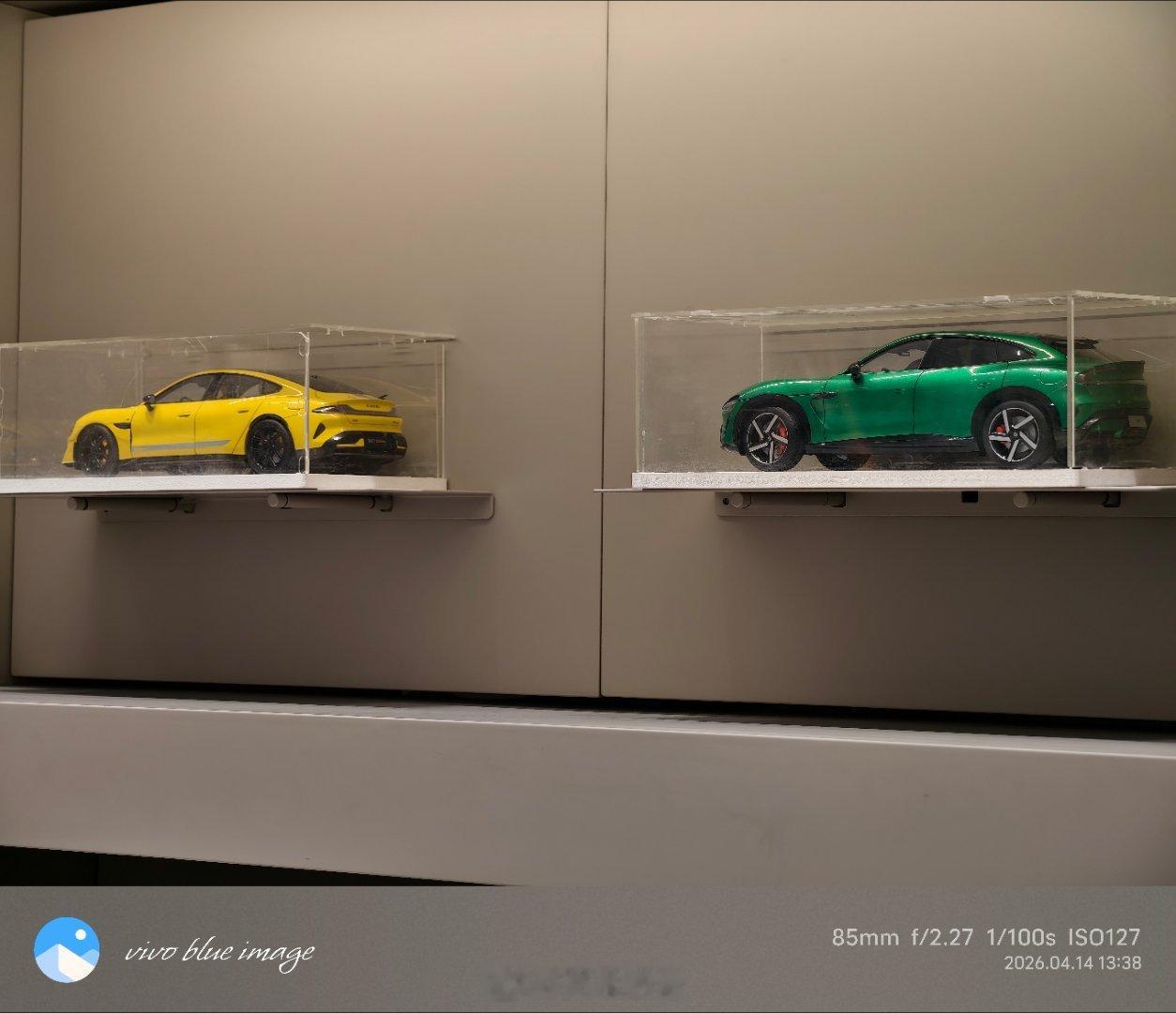 这些东西摆在这儿，是随便拿的意思吗新一代小米su7亮相