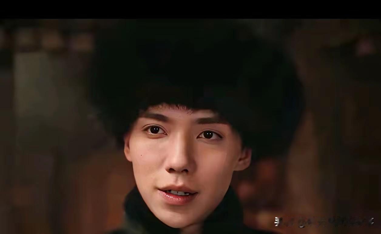 刷到有人吐槽大生意人 罗一舟演的李钦，说他煞白的脸+空洞大眼睛选角失败？我倒觉得