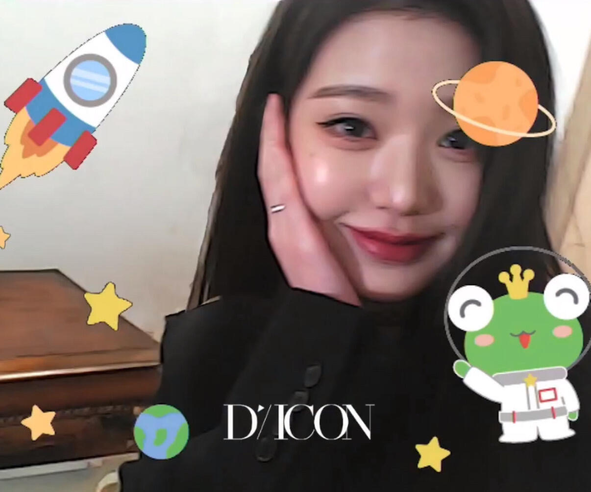 刚想说女神的拍照设备好萌 想想长成这样就不挑设备了….💕 