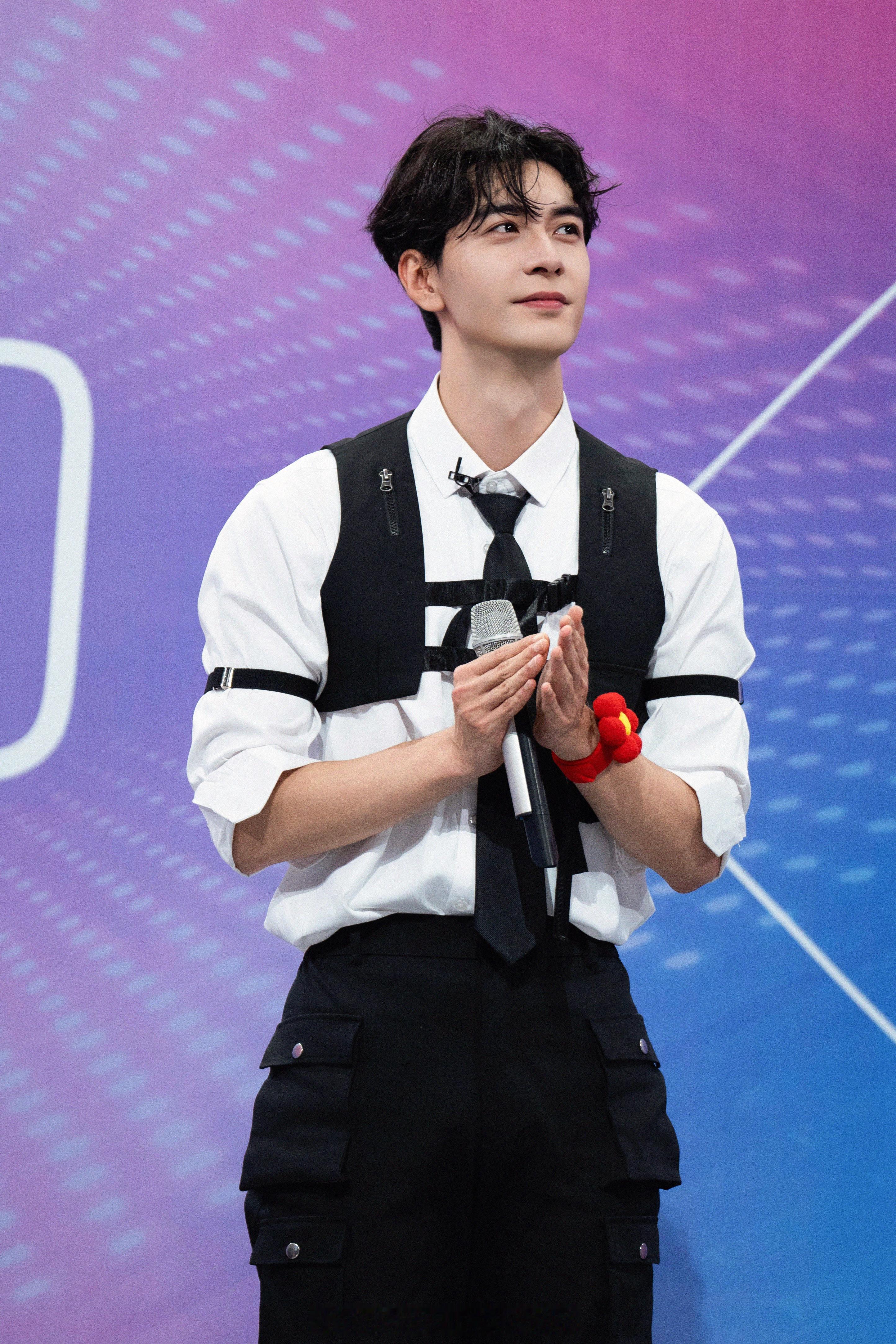 每次去HI6注定被喷水~多喷，这么帅 陈星旭炎拓📚陈星旭肖稚宇