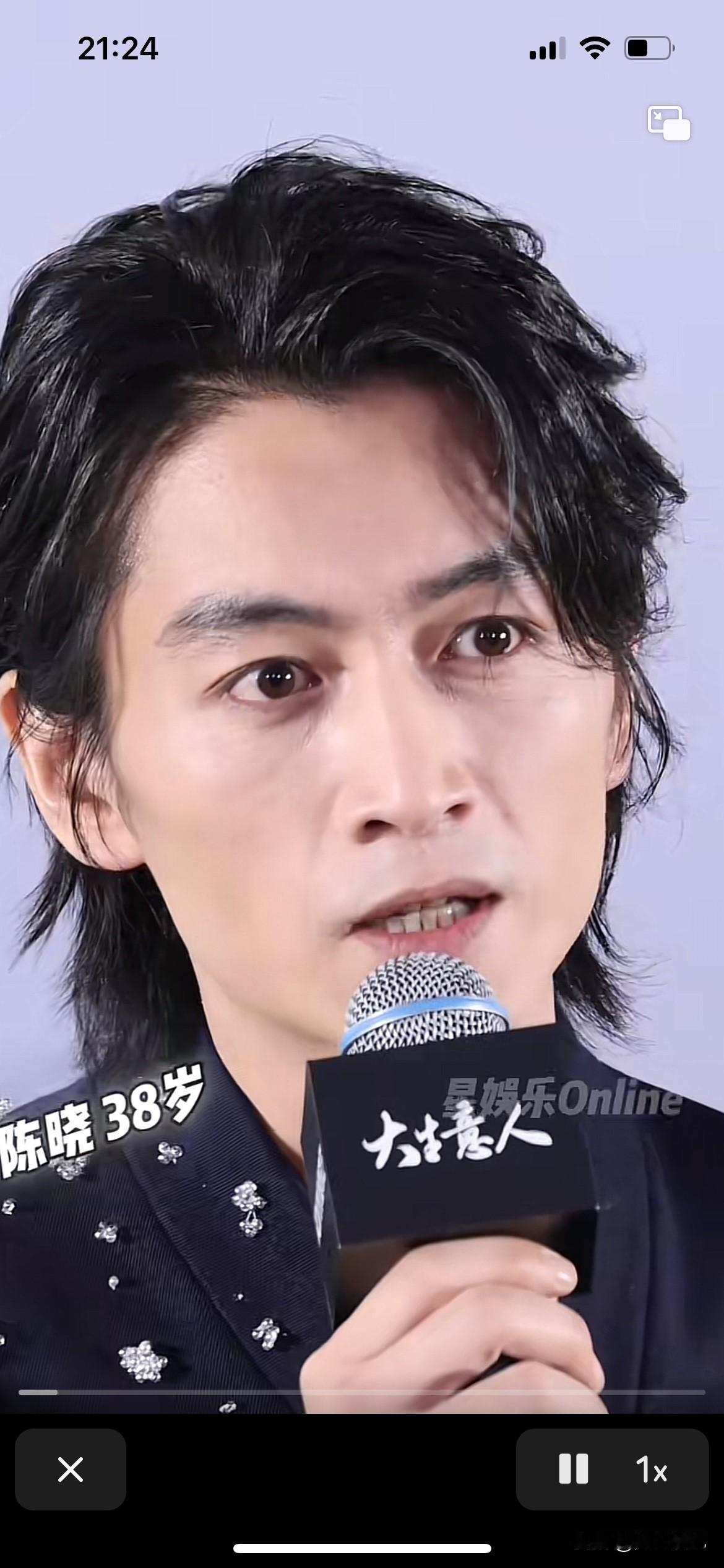 天啊，不敢相信这是陈晓老师，曾经那么帅气的人，如今变得这么憔悴，眼睛都是红的，没