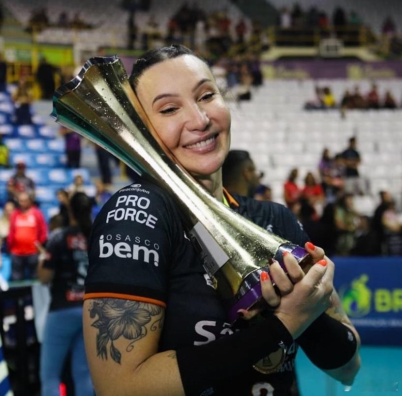 国际排坛动态2025女排世俱杯巴西的奥萨斯科俱乐部说明跨性别运动员蒂凡尼·阿布鲁