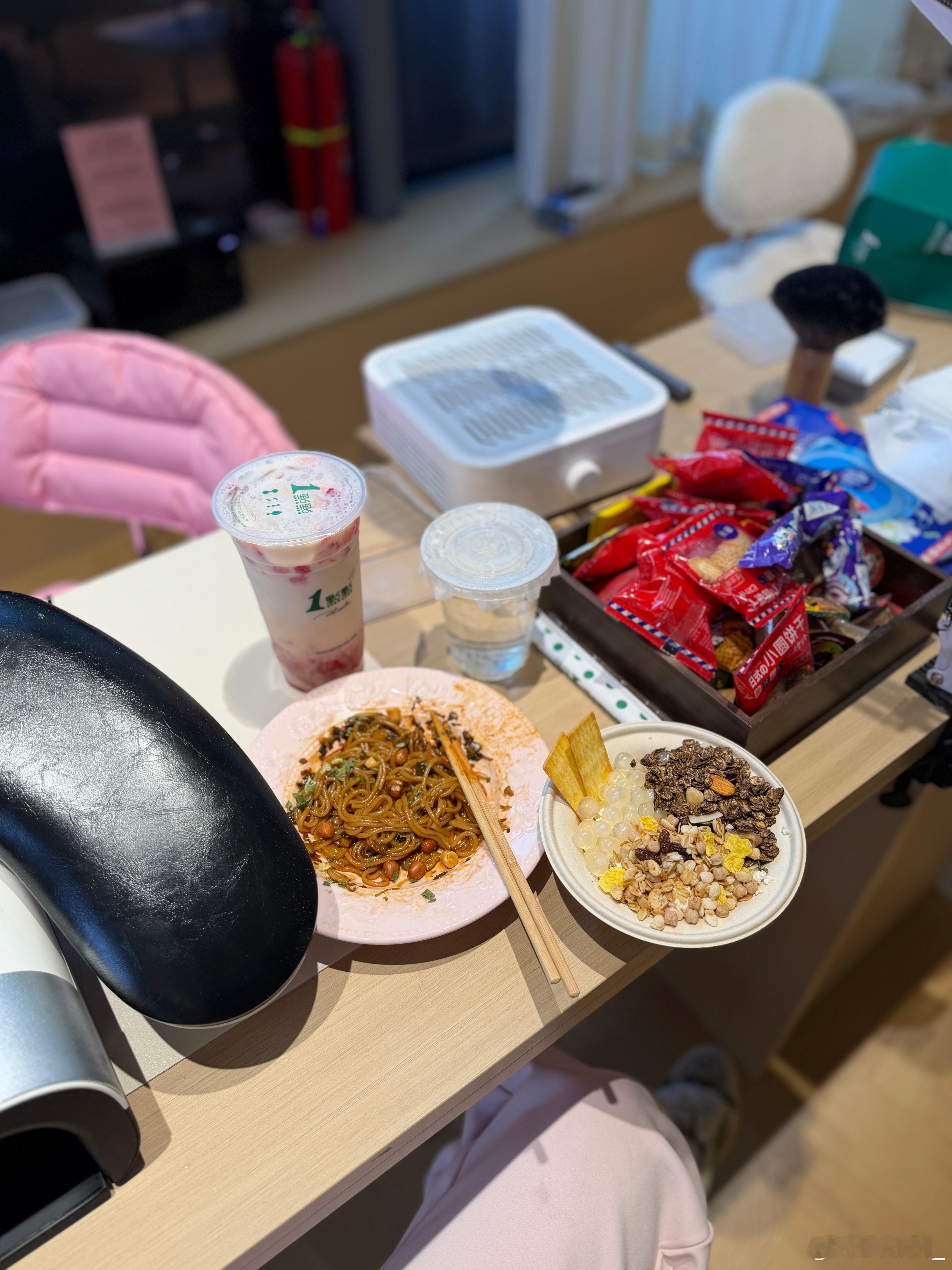 小熊子美甲店待遇太好了点吧 ​​​