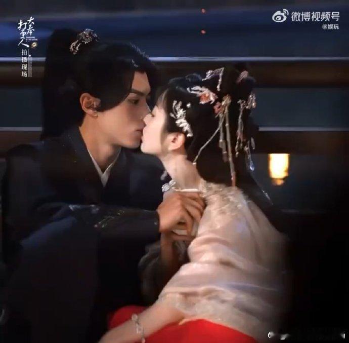 大奉打更人烟花吻 今晚《大奉打更人》不容错过，王鹤棣田曦薇的烟花吻简直甜到齁！ 