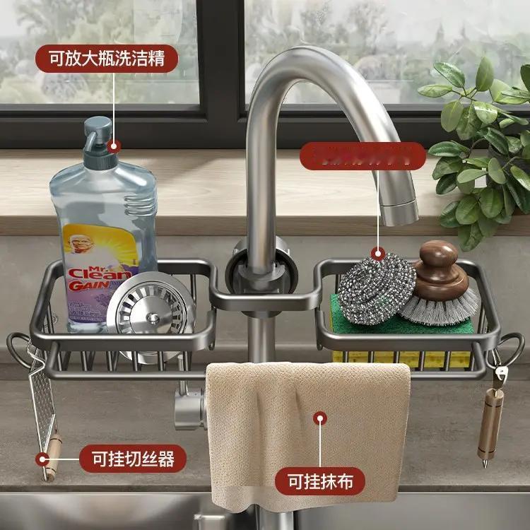 厨房收纳架怎么选？这几点要注意 这款达希尼收纳架适合厨房收纳。材质是铝合金，简约