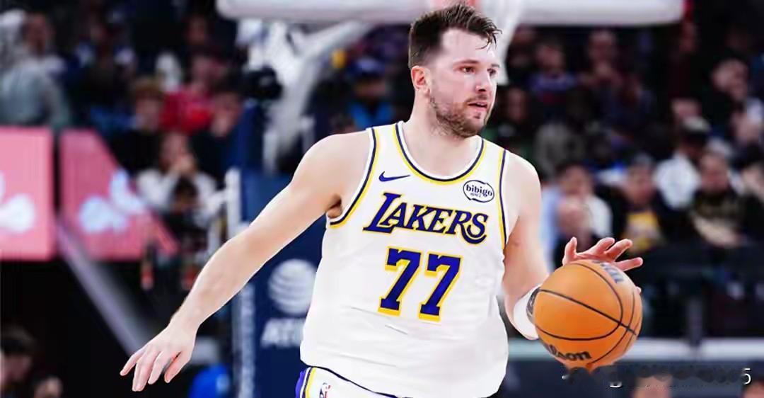 明日东契奇提前复出参加圣诞大战

湖人官方刚发布了明日圣诞大战的伤病报告。大概率