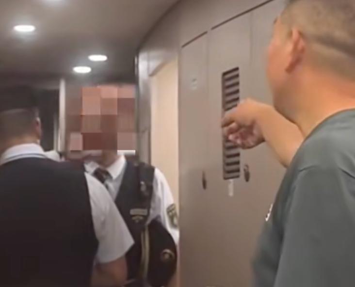 6月5日，一名男子被查票时1分钟持续辱骂列车员14次，引发公众广泛关注。现场乘客