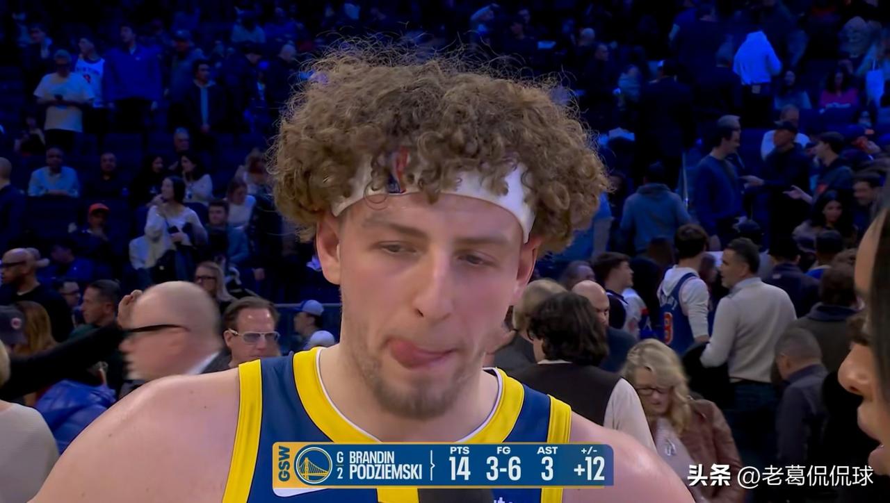 勇士大将波杰姆斯基真是完美取代了库里！在今天勇士客场挑战尼克斯的比赛中，目前双方