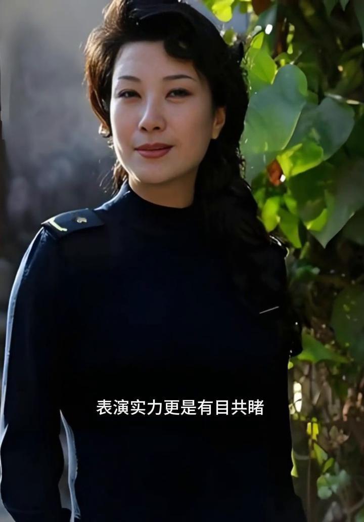 清冷雅致是王静独有的荧幕标签，表演实力更是有目共睹。她看淡流量热度，低调专注拍戏
