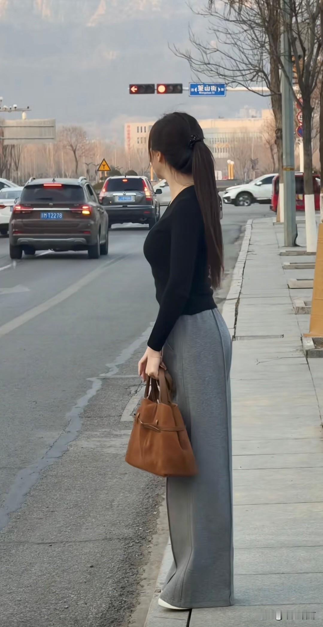 🔖 ²⁰²⁶/₀₂.₂₄  🧨人日已过还谷日，梅花开尽见桃花。