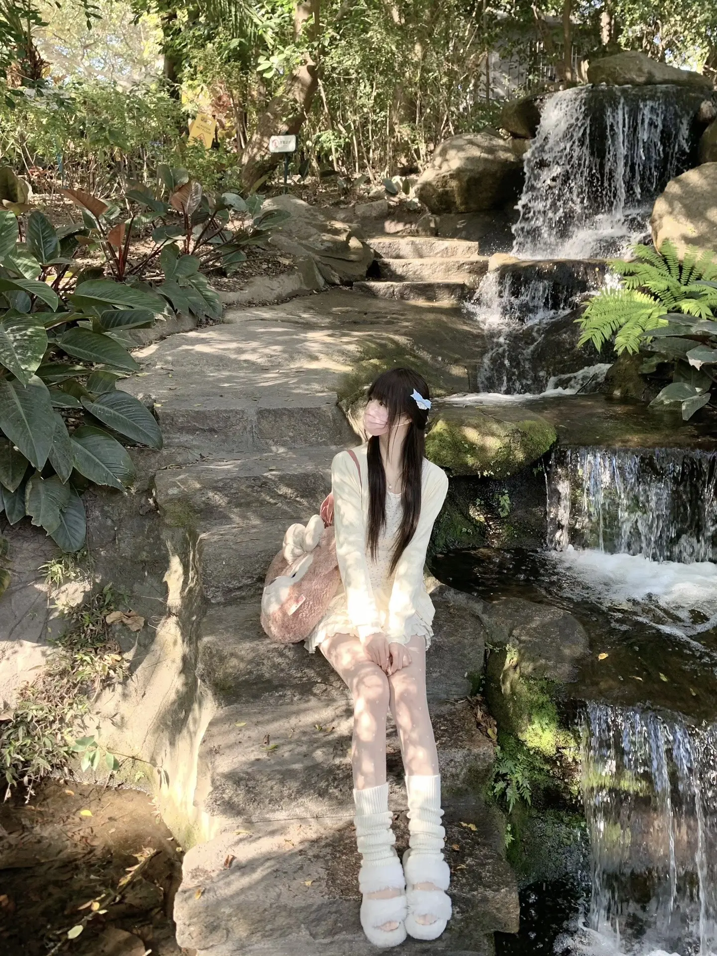 于是我开始爱面包 爱甜品 爱一切能让我味蕾的东西 人生太过苦涩 我不懂...
