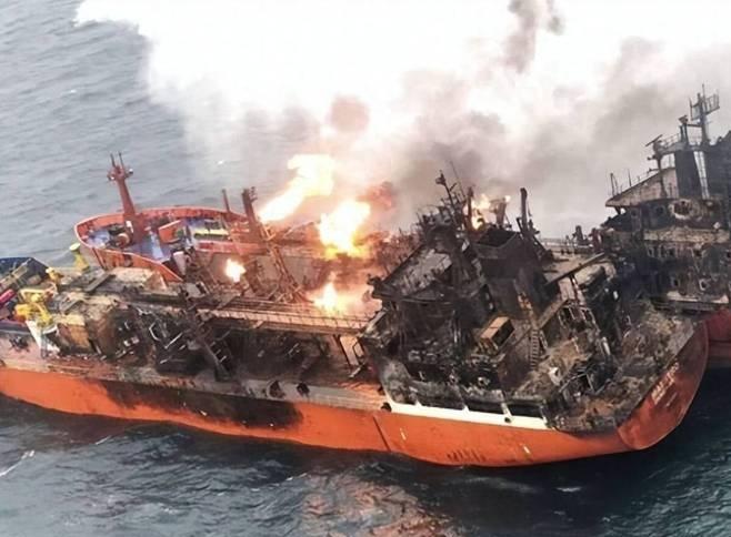 自己的家门口，自己说了算，不服就来战！打服了才能谈。伊朗伊斯兰革命卫队称，一艘名