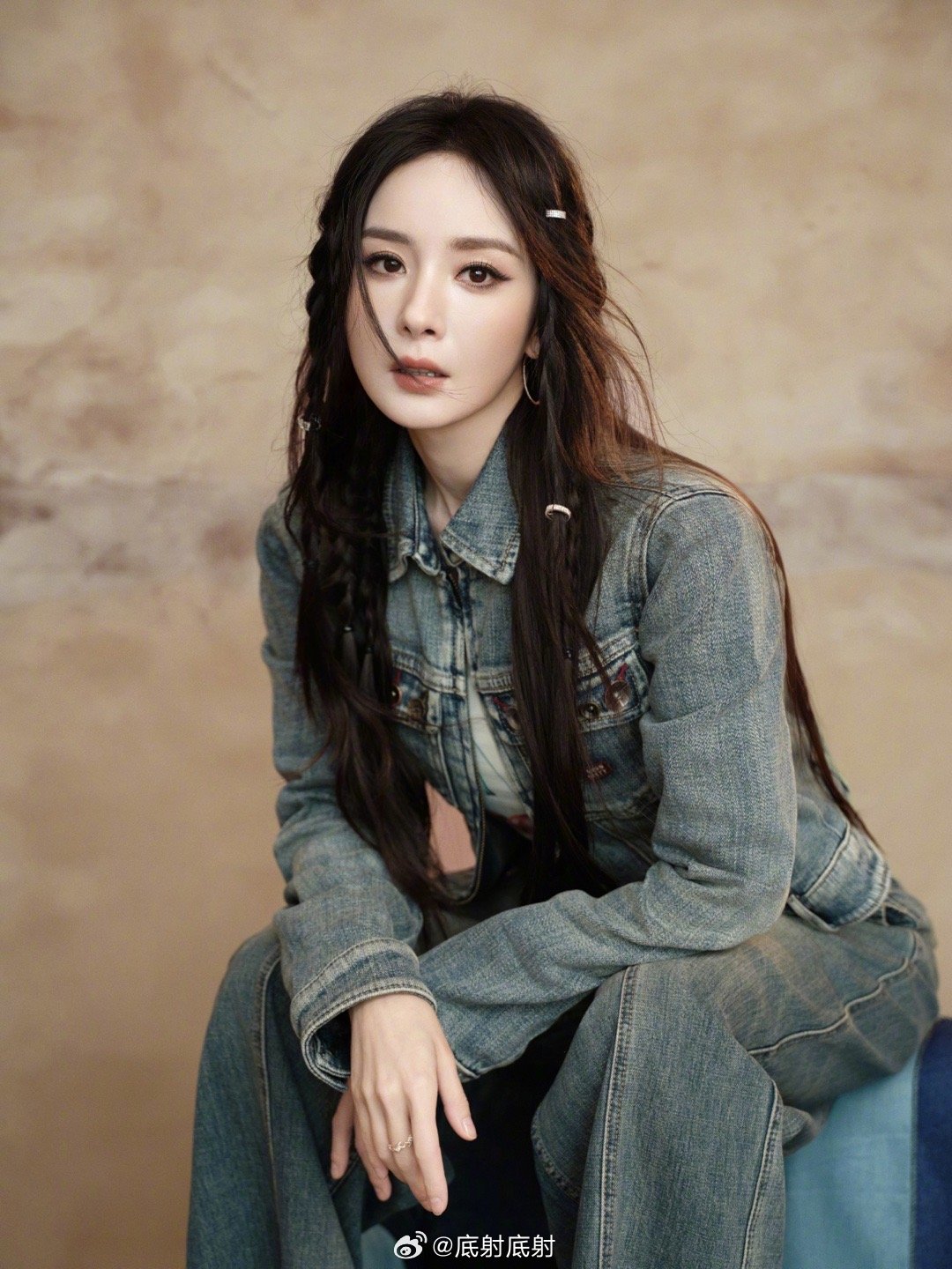 杨幂注意看有玉足哦 