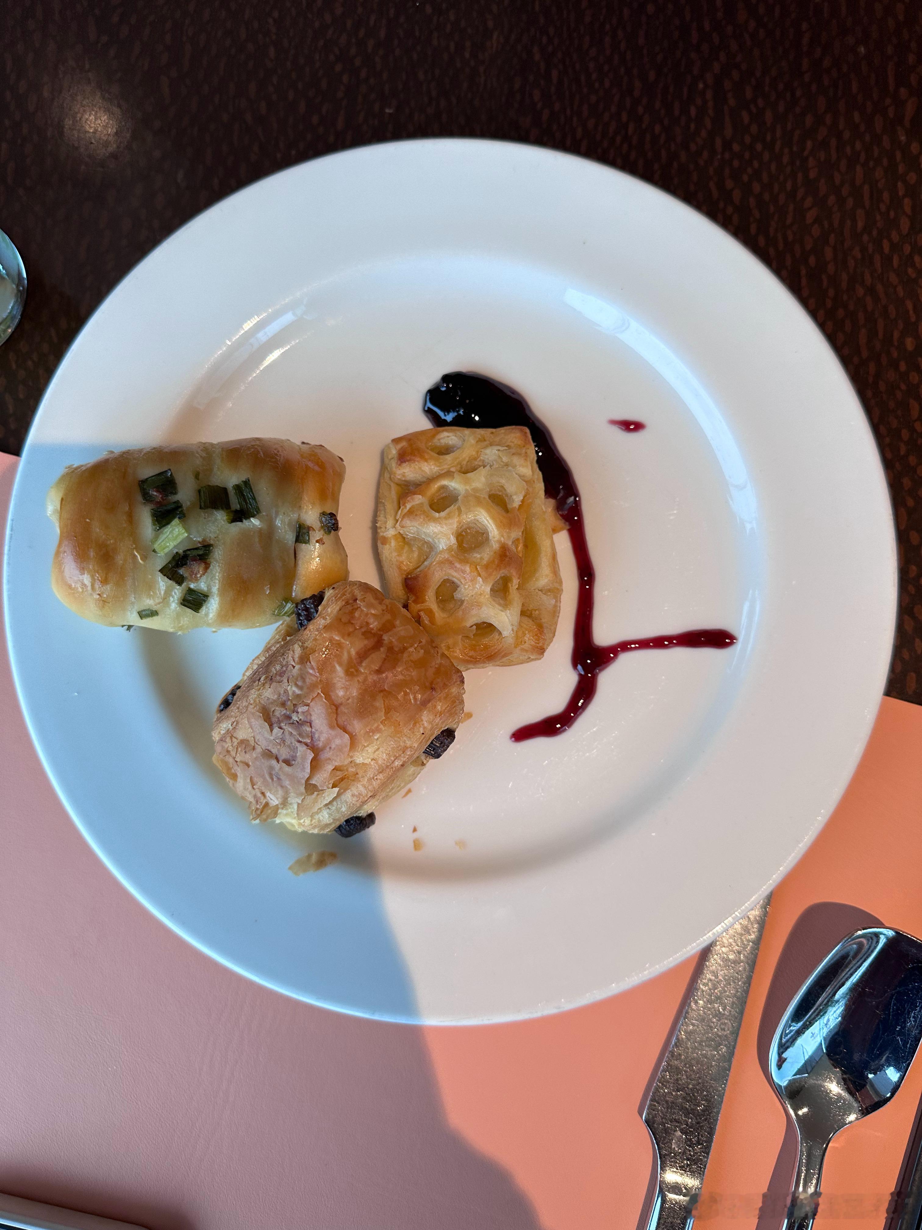 几个娃们，自己拿的早餐[黑线]饮食素养，得从娃娃抓起～#医杯咖啡##医生日记# 