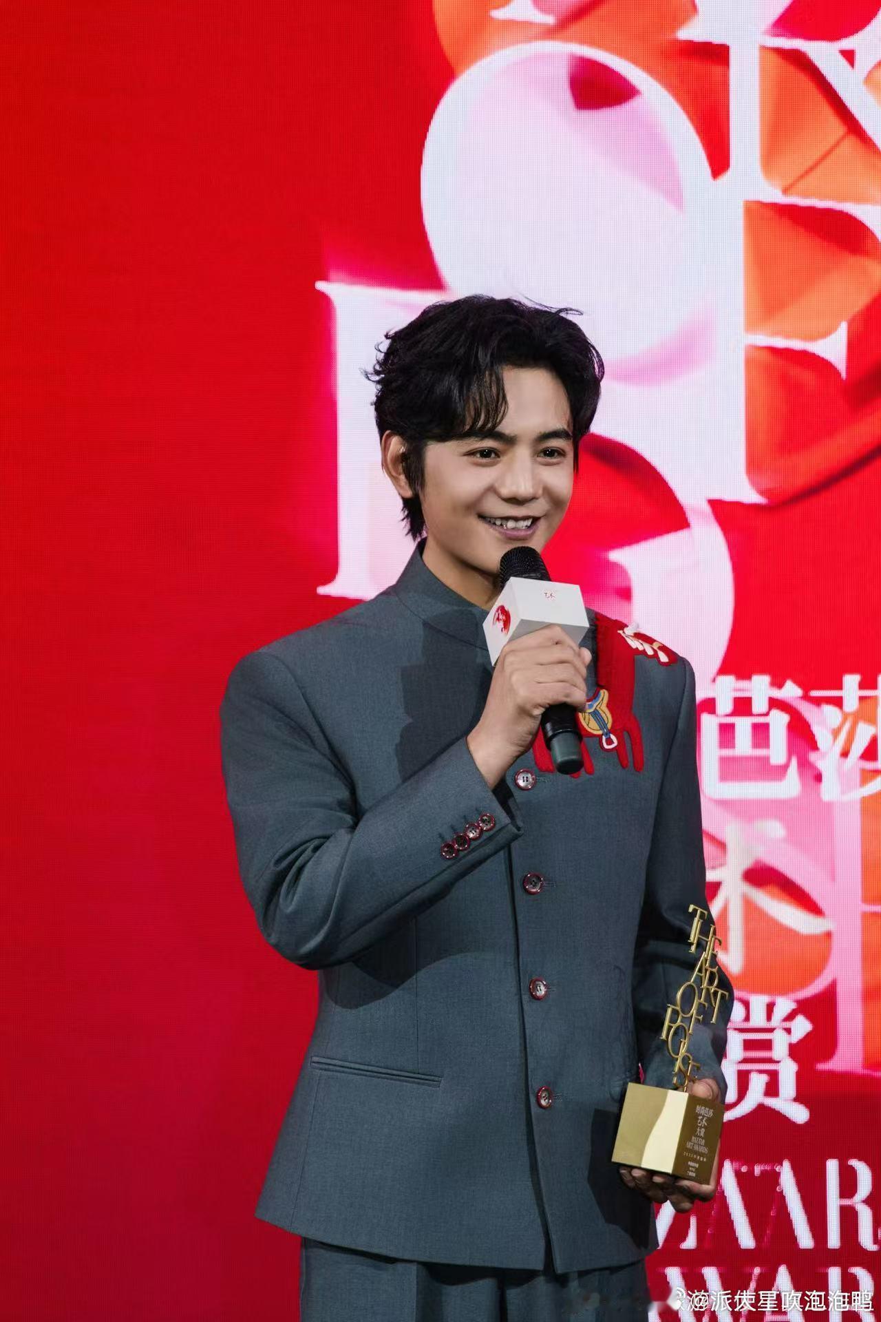 丁真工作室已缴3.4万税款丁真工作室这次欠税3.4万的事，大概率就是内部管理层面