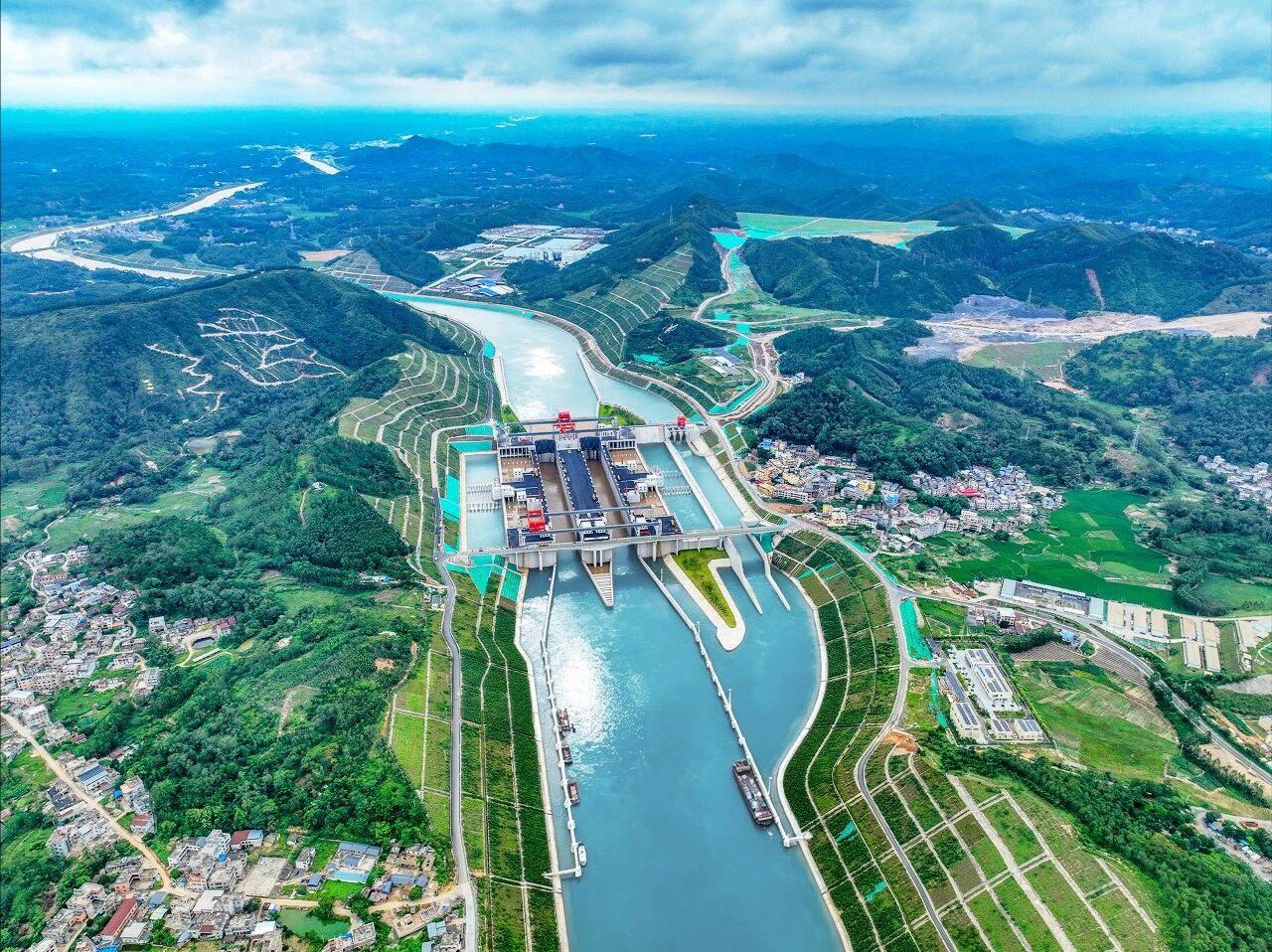 美国在海上折腾半天，还是慢了一步！他们总以为卡住马六甲海峡就能拿捏中国，可万万没