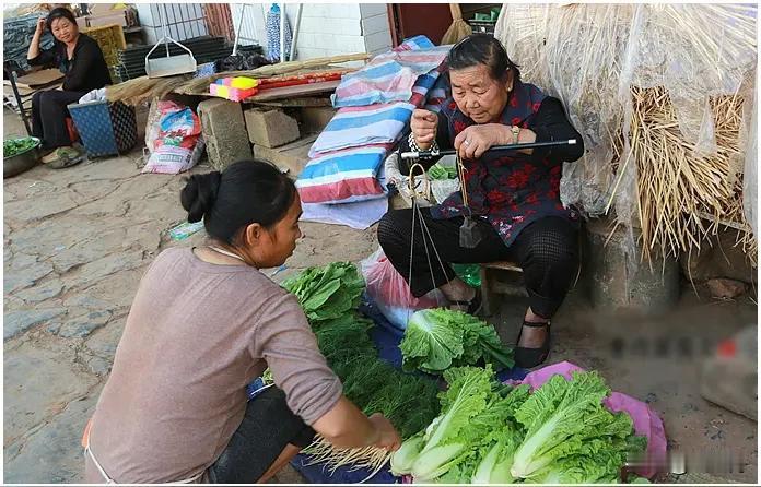 真没想到流动人口对经济贡献那么大

       我们小区旁有个小型菜市场，摆摊