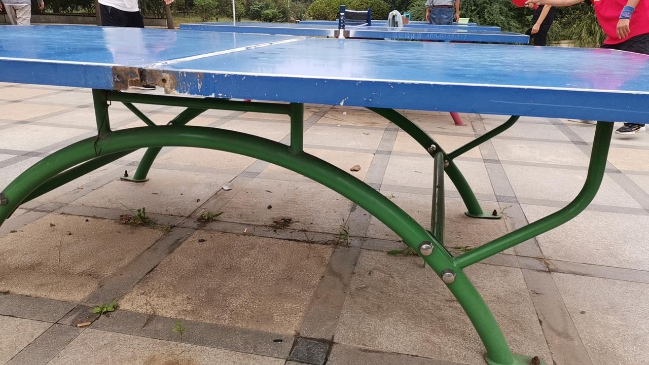 为什么收入不入账呢？而且自己不开工资，也不申报个人所得税，这些行为实在让人费解，