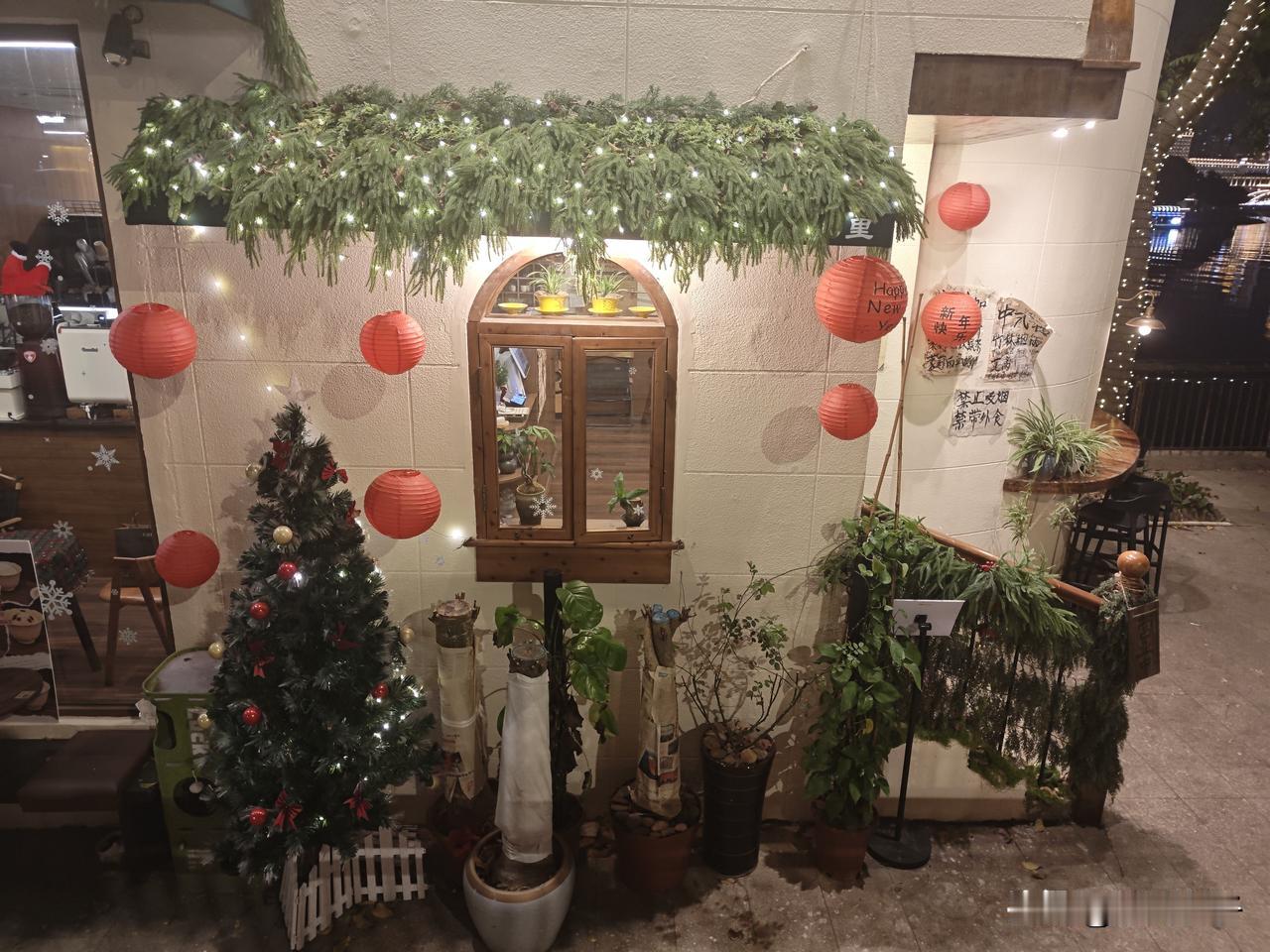 福州烟台山街区许久没来，竟在烟台山码头旁发现了一处宝藏角落——悠江里茶咖啡空间。