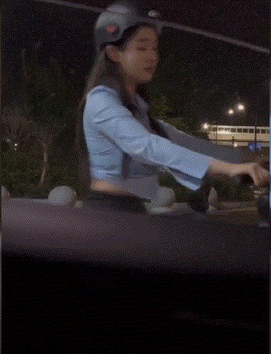 网友:就她，就她，骂了我一句，我追了她八条街！