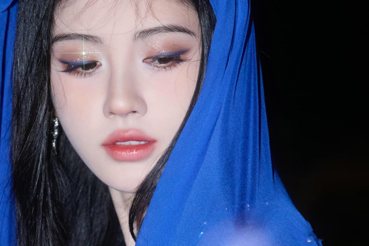 鞠婧祎宋祖儿聊天鞠婧祎和宋祖儿聊天的画面好美好，两个大美女同框真的太绝了，感觉连