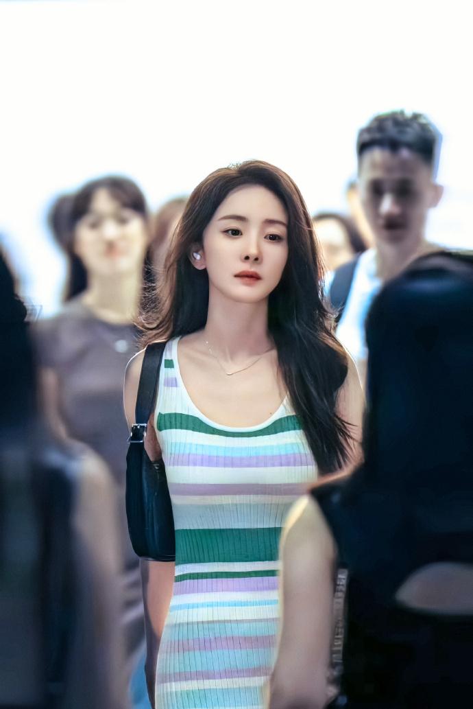 杨幂说惊蛰无声大年初一见杨幂信号连接杨幂说信号已连接 杨幂说惊蛰无声大年初一见，