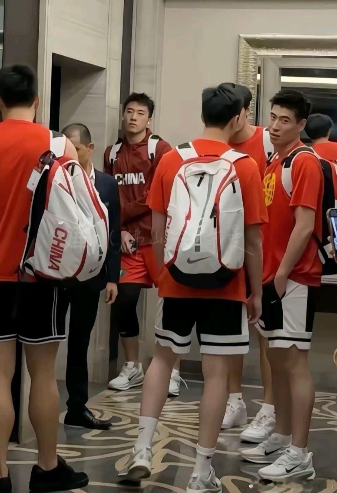 中国男篮vs乌拉圭男篮中国男篮不敌乌拉圭男篮曾经的最强暑假工，此刻眼里没有光了 