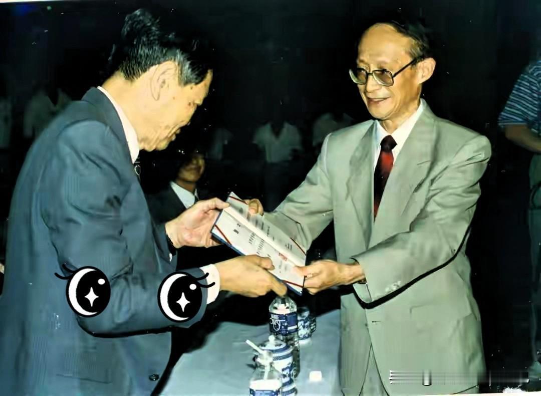 泪别杨振宁先生！他和湖北的这些故事，看完太让人动容
 
103岁的杨振宁先生走了