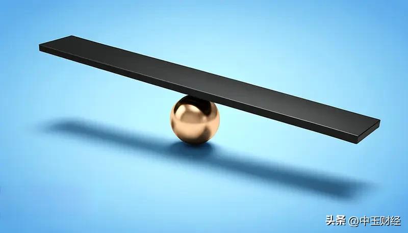 【杠杆的风险】查理芒格曾言，我和巴菲特在多年的投资运作里，从不使用杠杆，也不会用