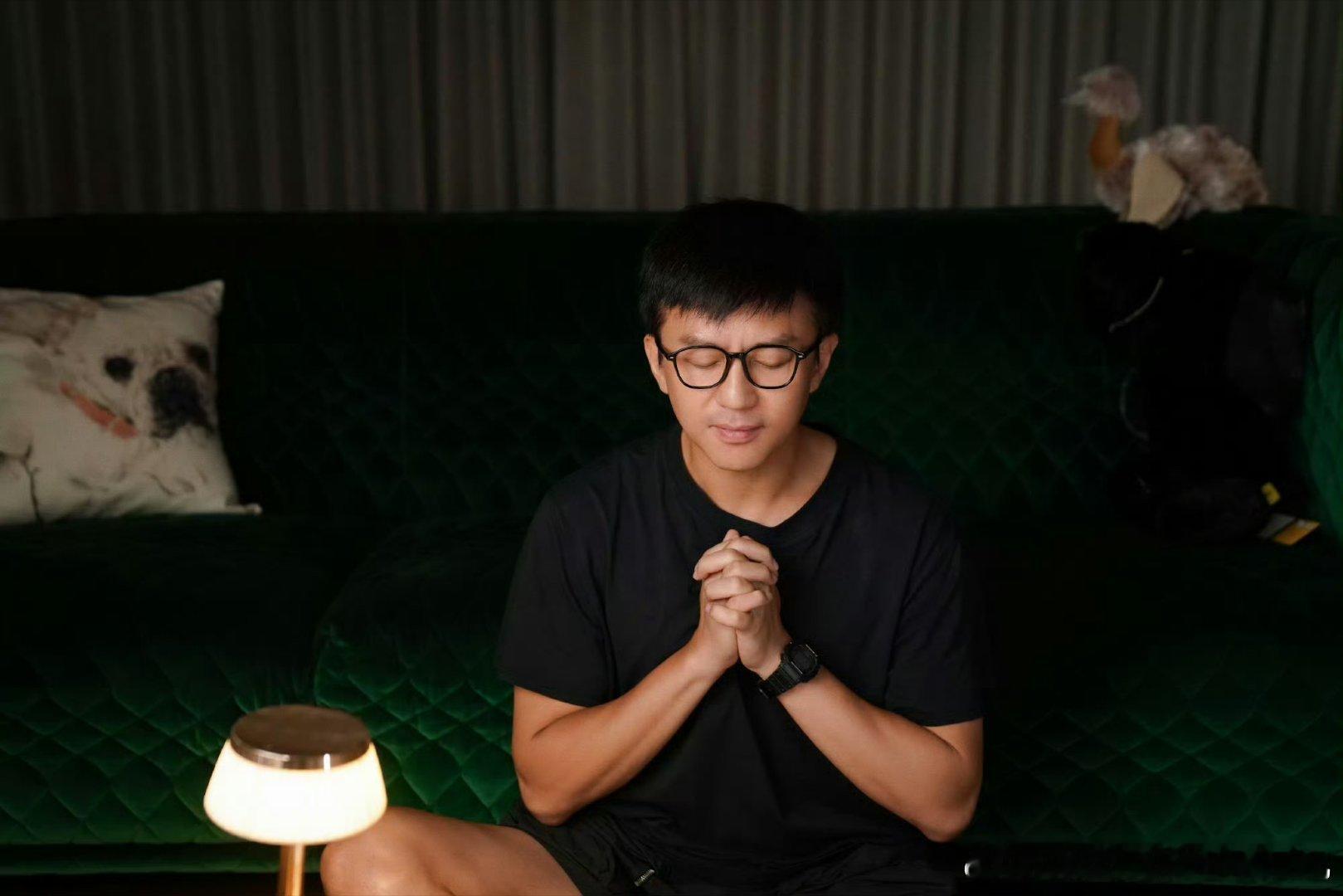 看邓超的评论真的会被暖到掏心窝子的祝福，超哥一个个回，这种双向惦记，真的看一次暖