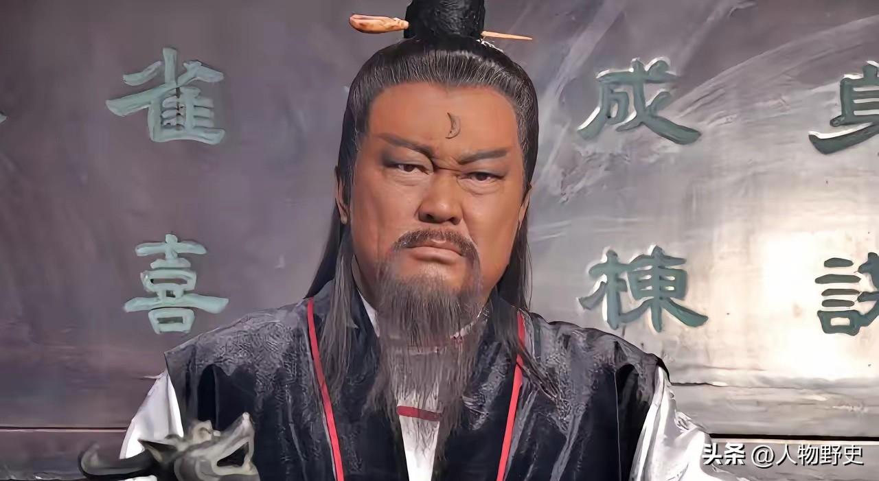 包拯死后，宋仁宗跑去他家吊唁，哭完才发现，这位清官家里穷得连件像样的衣裳都没有