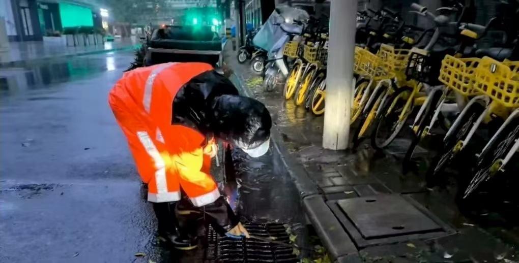 台风从来不“友好”从来没有“友好的台风”。只有拼尽全力之后，看上去的毫不费力。迎