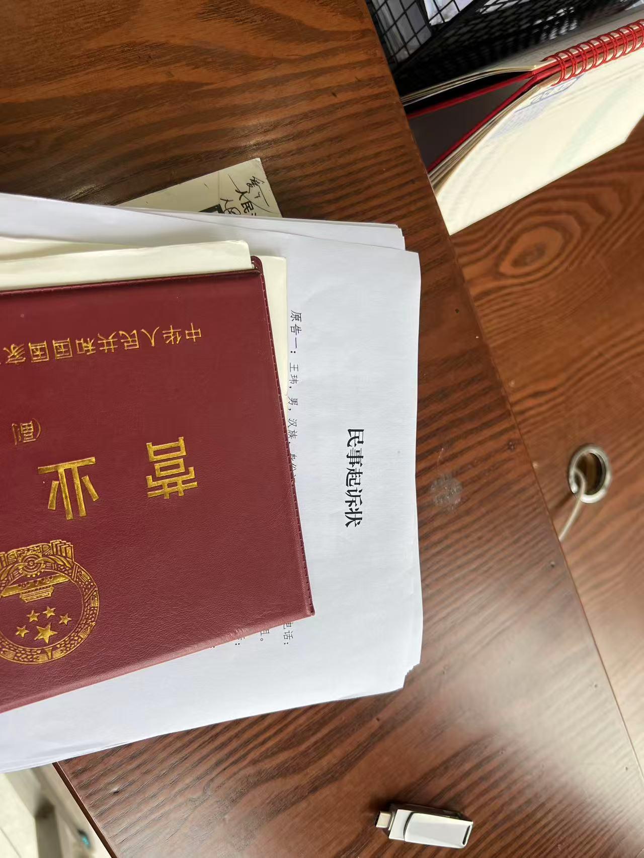 谁会是第3人呢？
曾经的你们每天晚上夜夜高歌，摇旗呐喊。
现在你哭的时候，看看谁