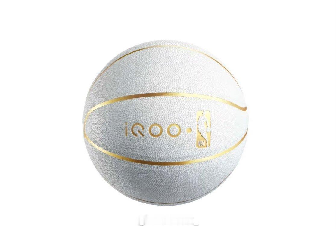 篮球党速冲！iQOO×NBA联名周边和许愿活动来了！白金色联名篮球+篮球风手机挂