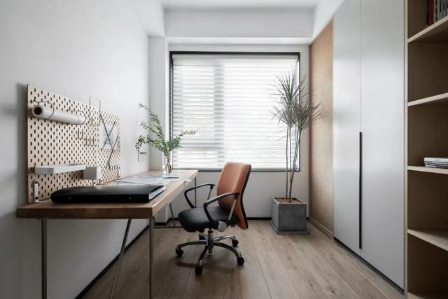 89㎡现代简约，黑与白、绿植与原木，打造时尚高级的舒适