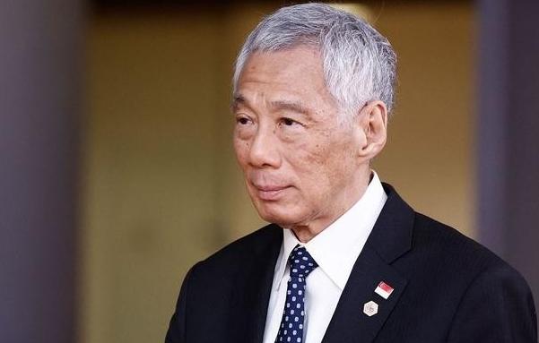 很多人以为，高市早苗的强硬是在配合美国围堵中国。错了！真相是，她正在把日本变成亚