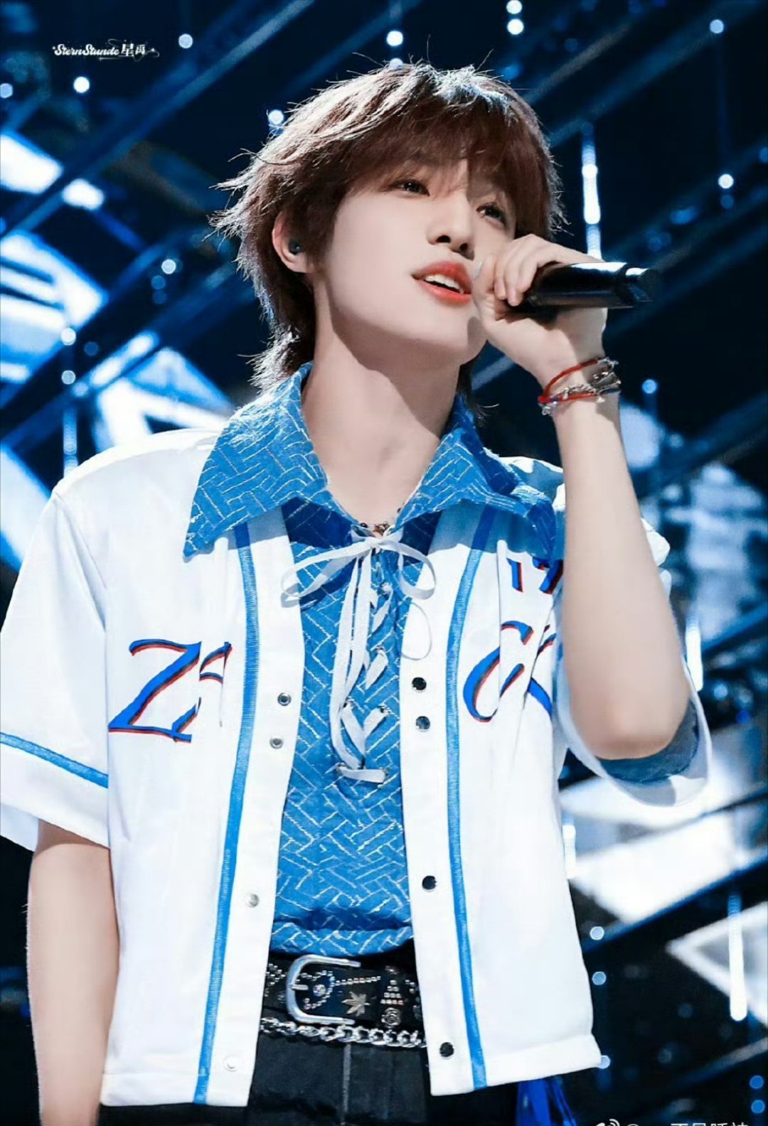 张泽禹直播粉丝点歌清唱 沉浸式感受张泽禹的清唱实力！一小时连唱42首粉丝点歌，全