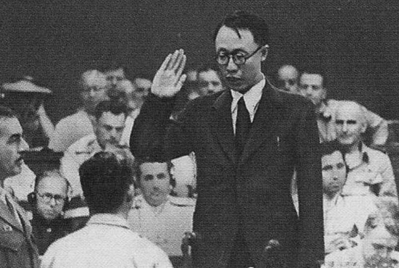 这是溥仪被称为最有帝王气的一天。1946年远东国际军事法庭审判日本战犯时，美军请