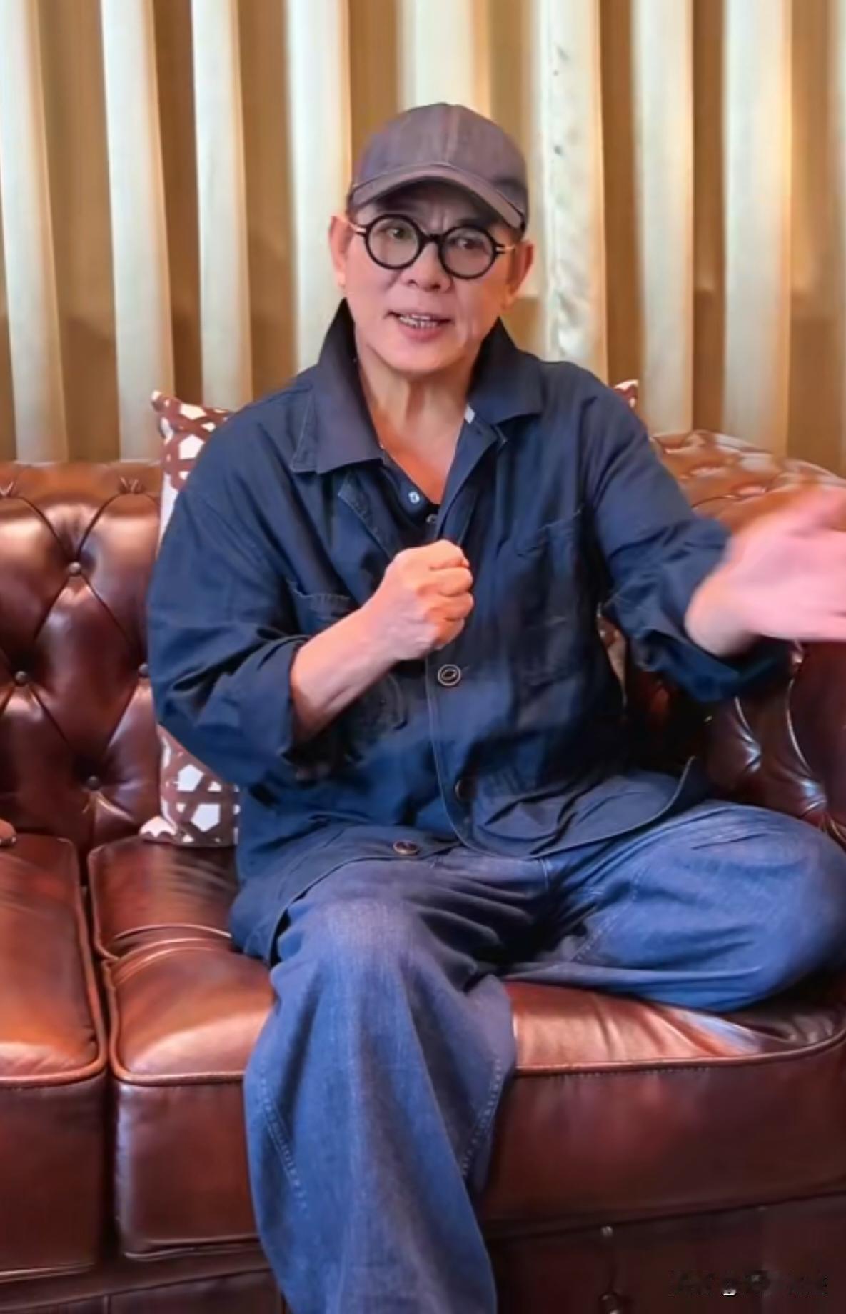 沉寂多年的李连杰怎么突然在社交媒体上活跃起来了呢？又是晒女儿，又是计划出书的！