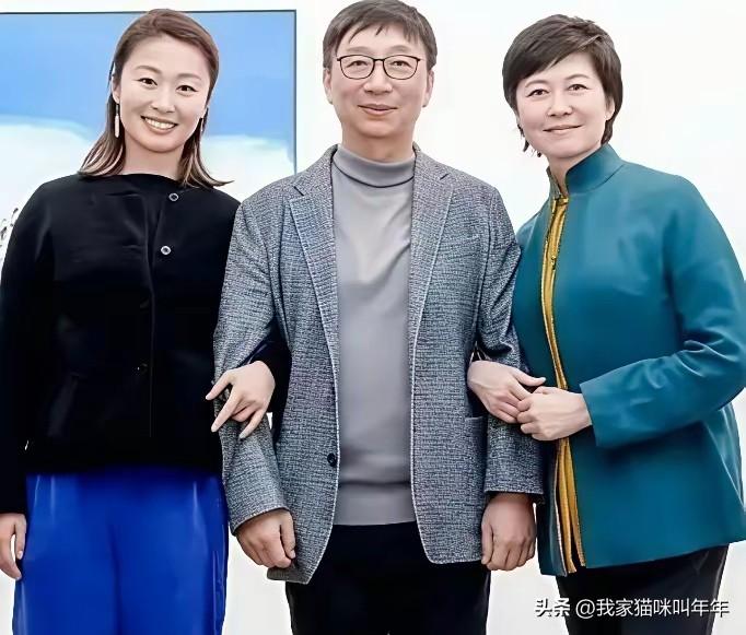 国嘴敬一丹的女儿王尔晴好漂亮，像极了年轻时候的敬一丹。可惜，这么漂亮的女人嫁给了