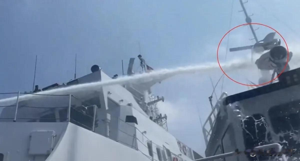 菲律宾抱怨中国海警在南海水炮用太狠，水压增强导致雷达报废。

5月4日，菲海岸警