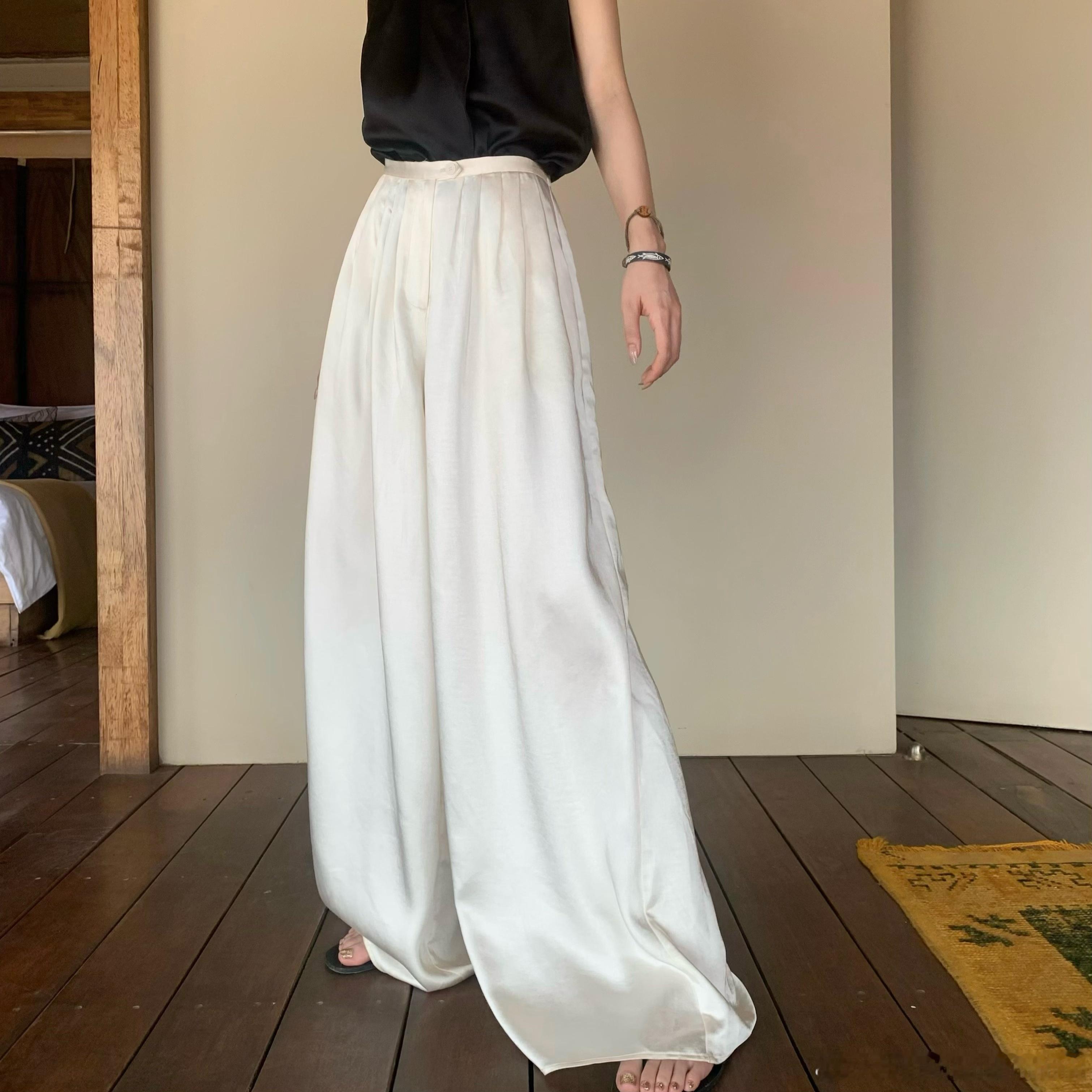 香槟垂感缎面阔腿裤 裤子换过好几个面料 浅色的裤子确实挺难做的 主要是面料难选 